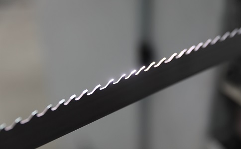 东丽双金属带锯条产生切削噪音的原因具体有哪些？